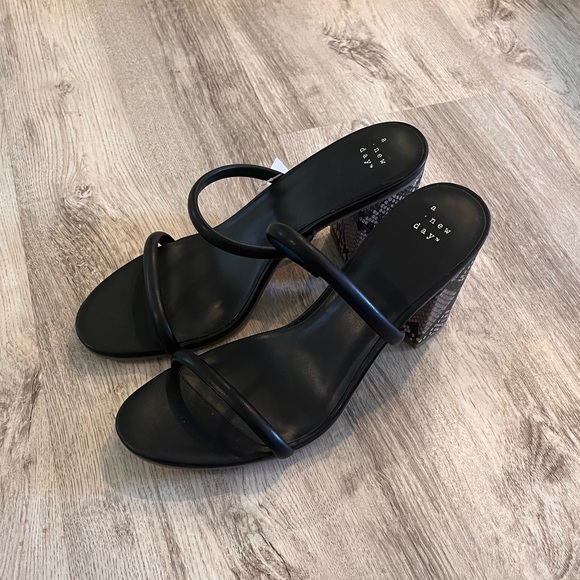 SALE ‼️ A New Day Black Two Strap Snakeskin Chunky Heel Sandals - Picture 4 of 7